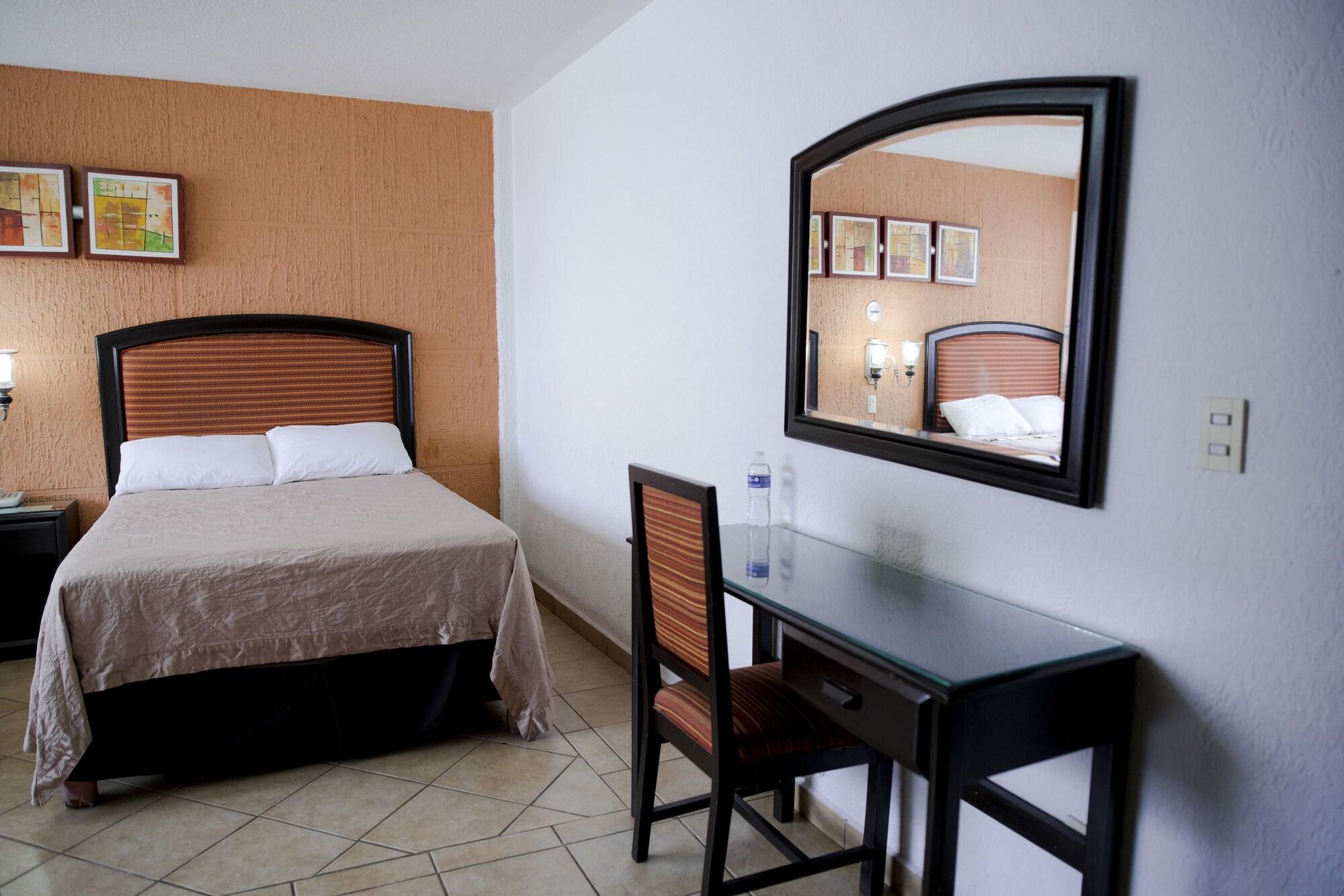 Eh Ejecutivo Urban Hotel Тепик Екстериор снимка
